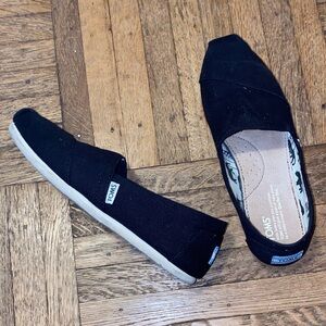 Black Toms size 7 W worn once